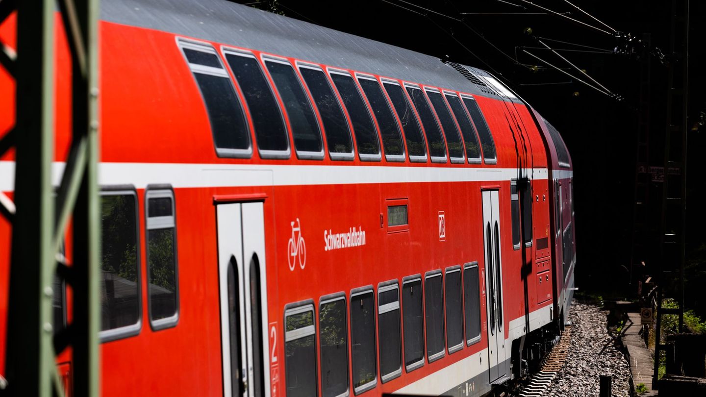 Nach einem Brand in Gengenbach kann die Schwarzwaldbahn bis auf weiteres nicht wie geplant fahren. (Archivbild) Foto: Philipp vo