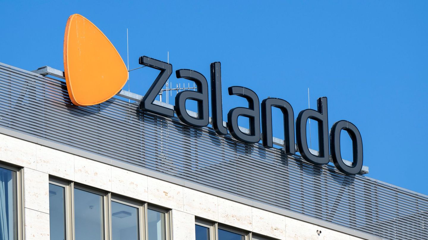 Der Arbeitskampf beim Onlinehändler Zalando am Standort Erfurt geht weiter (Symbolbild). Foto: Monika Skolimowska/dpa-Zentralbil