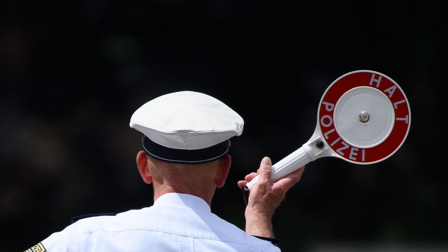 Roadpol: Police starts the control week against distraction at the wheel
