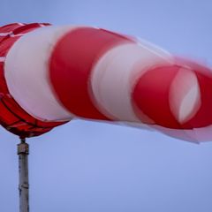 In der Nacht soll der Wind schwächer werden. (Symbolbild) Foto: Jens Büttner/dpa