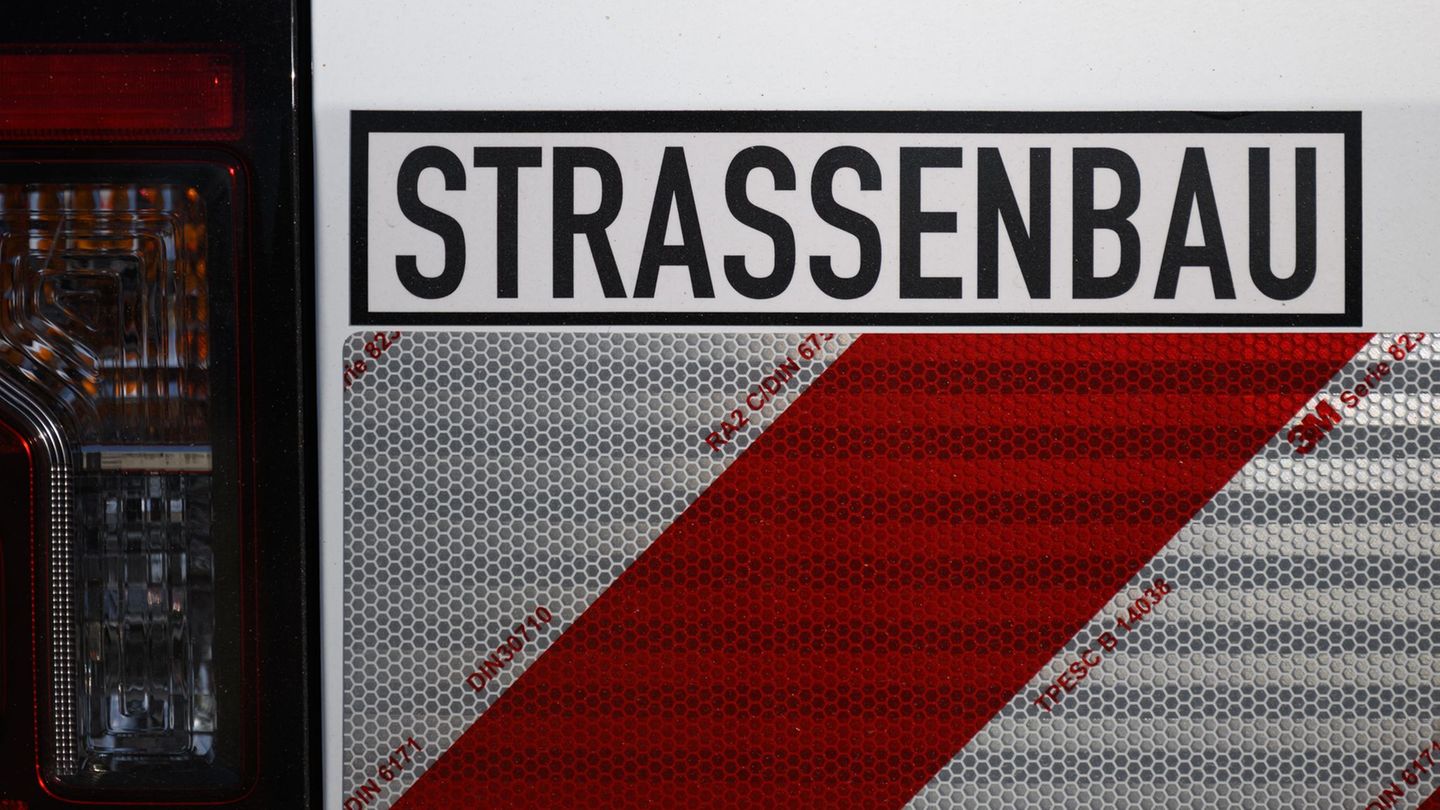 Dass Anwohner an den Kosten für Arbeiten an kommunalen Straßen beteiligt werden, ist umstritten. (Archivbild) Foto: Robert Micha