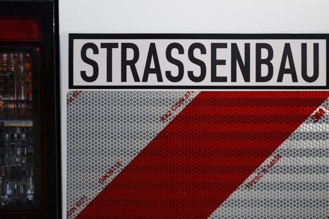 Dass Anwohner an den Kosten für Arbeiten an kommunalen Straßen beteiligt werden, ist umstritten. (Archivbild) Foto: Robert Micha