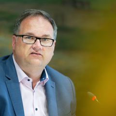 Björn Fecker soll vorübergehend die Amtsgeschäfte der zurückgetretenen Senatorin mitübernehmen. (Archivfoto) Foto: Sina Schuldt/