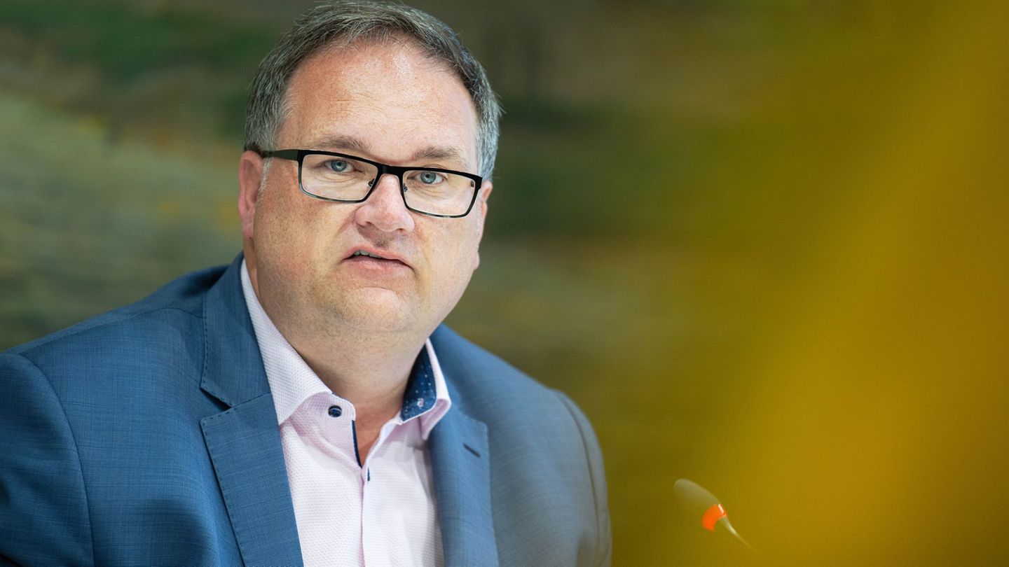 Björn Fecker soll vorübergehend die Amtsgeschäfte der zurückgetretenen Senatorin mitübernehmen. (Archivfoto) Foto: Sina Schuldt/