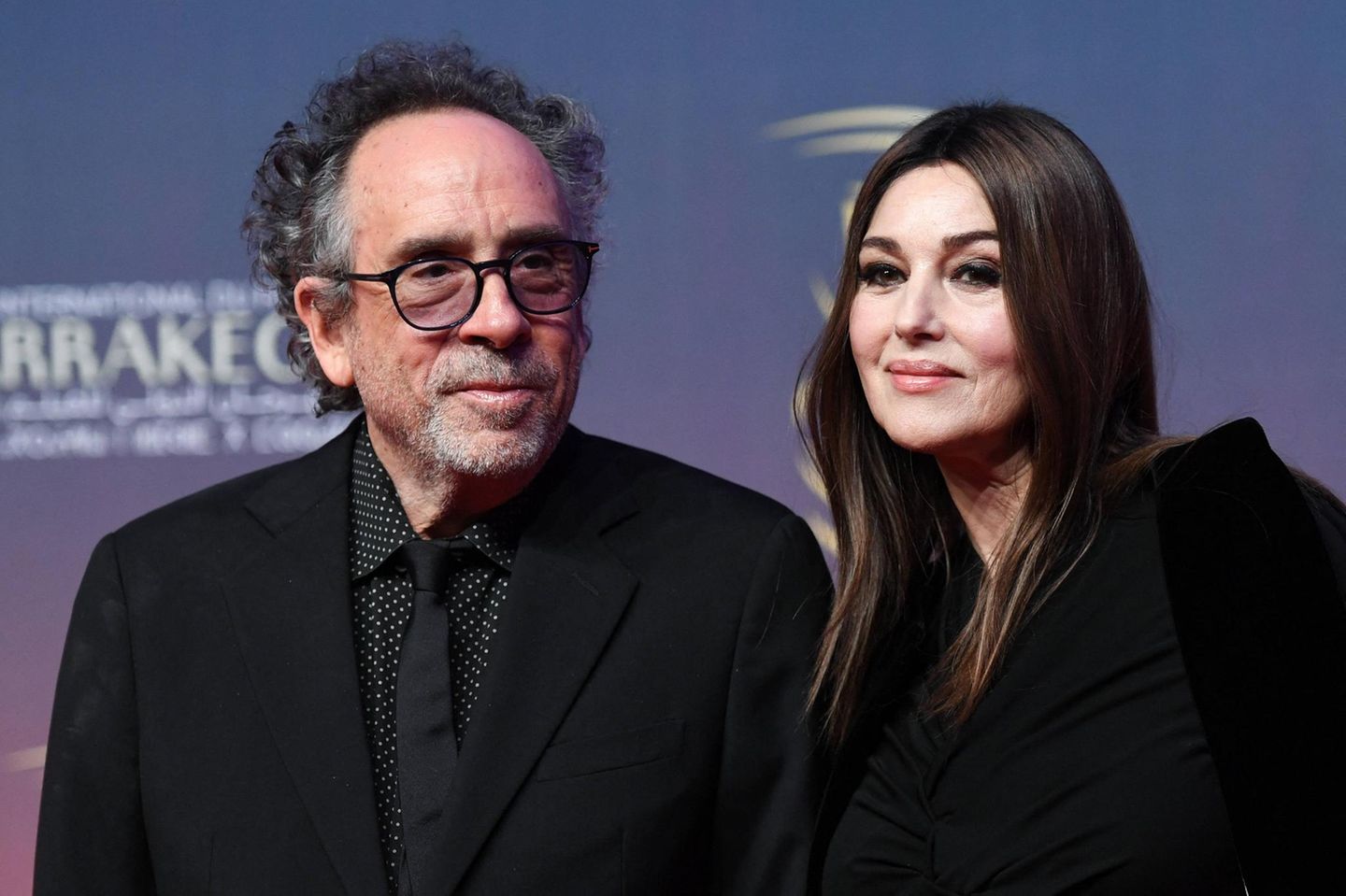 US-Filmemacher Tim Burton, 67, und die italienische Schauspielerin Monica Bellucci, 60, waren nur zwei Jahre zusammen und verkündeten am 19. September ihre Trennung. Bellucci hatte die Beziehung 2023 öffentlich gemacht. Der US-Regisseur besetzte sie in seiner Fantasy-Horrorkomödie "Beetlejuice Beetlejuice", die vergangenes Jahr beim Filmfestival in Venedig vorgestellt wurde
