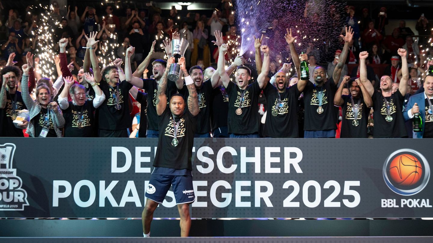 Bei den Basketballern vom MBC Syntainics gibt es eine Veränderung im Trainerstab. (Archivbild) Foto: Sebastian Kahnert/dpa