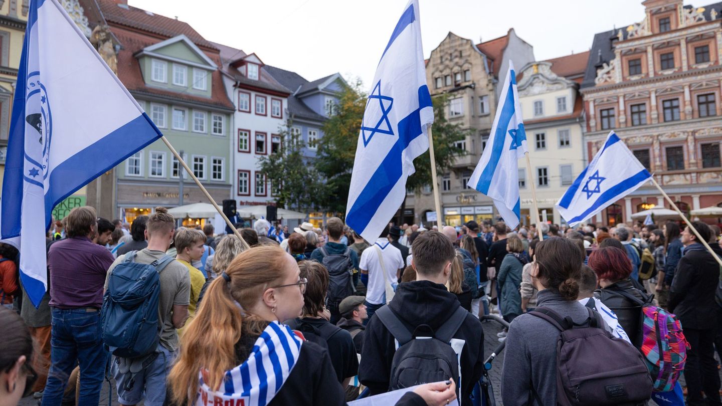 Zwei Jahre nach dem Hamas-Massaker am 7. Oktober 2023 soll in Erfurt an die der Terrororganisation weiterhin festgehaltenen isra