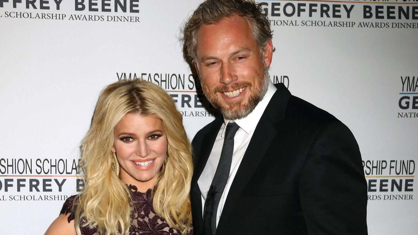 Sängerin Jessica Simpson, 44, und Ehemann Eric Johnson, 45, verkündeten im Januar nach zehn Jahren Ehe ihre Trennung. Simpson und der frühere Football-Spieler hatten 2014 geheiratet und haben drei Kinder. Die Sängerin, die mit Songs wie "I Wanna Love You Forever" berühmt geworden war, war zuvor zwischen 2002 und 2005 mit dem Sänger Nick Lachey verheiratet gewesen