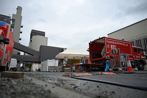 Der Einsatz könnte sich noch bis Mittwoch hinziehen. Foto: Michael Brandt/dpa
