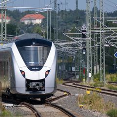 Zwischen Leipzig und Chemnitz rollt bald ein Zug, der ohne Diesel auskommt (Archivbild) Foto: Hendrik Schmidt/dpa