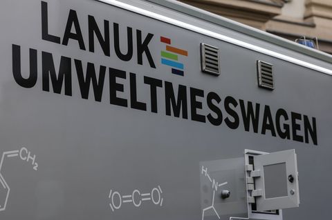 In diesem mehr als eine Million Euro teuren Messwagen können mehr als 1.000 Luft-Schadstoffe in Sekundenschnelle analysiert werd