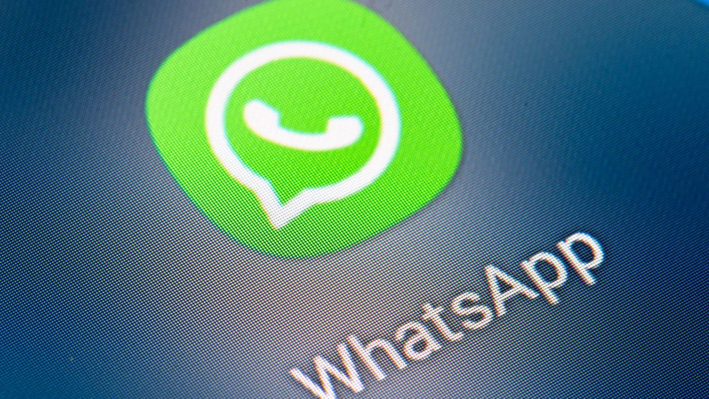 Der führende Messengerdienst spricht sich klar gegen die Einführung einer Chatkontrolle in der EU aus. Foto: Fabian Sommer/dpa