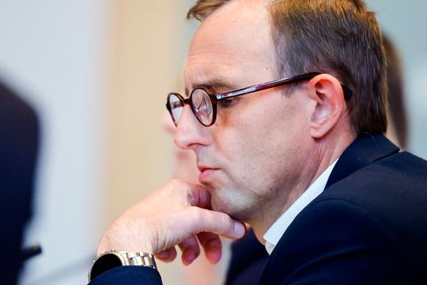 Ohne die Unterstützung der Mitarbeitenden sei die Umstellung nicht möglich gewesen, sagte Dirk Schrödter. Foto: Frank Molter/dpa