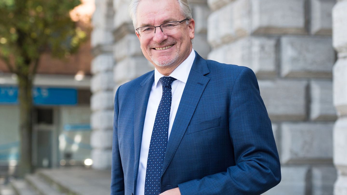 Marc Buchholz wähnte sich am Stichwahlabend zunächst als Verlierer, darf aber nach einer Wahlpanne hoffen. Zunächst wird aber ne