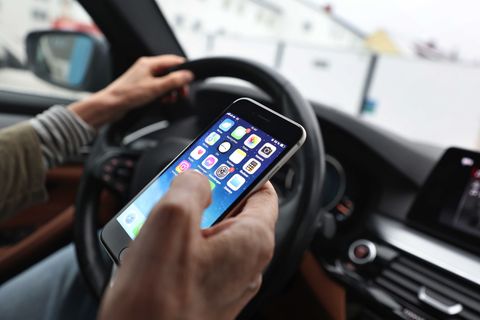 Schleswig-Holstein will den Weg für den Einsatz von Handy-Blitzern freimachen. (Symbolbild) Foto: Karl-Josef Hildenbrand/dpa/dpa