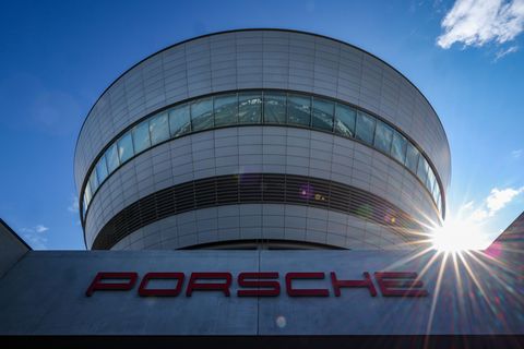 Nach einer umstrittenen Gehaltskürzung hat der Betriebsratschef von Porsche Leipzig erneut Recht bekommen (Archivbild) Foto: Jan