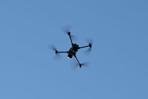 Flinke Fluggeräte: Immer mehr Drohnen tauchen an deutschen Flughäfen auf. (Symbolbild) Foto: Helena Dolderer/dpa