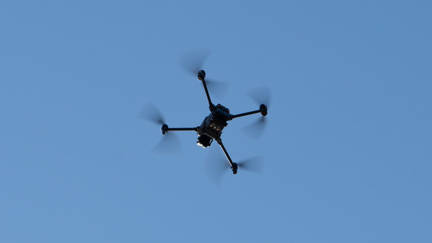 Flinke Fluggeräte: Immer mehr Drohnen tauchen an deutschen Flughäfen auf. (Symbolbild) Foto: Helena Dolderer/dpa