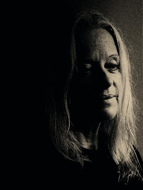 Porträt von Nicole Dill, in Sepiafarben