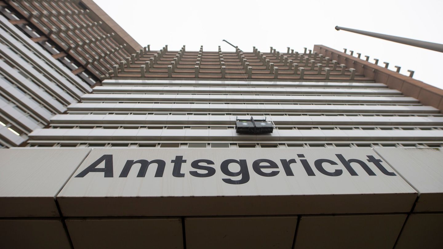 Das Amtsgericht Köln hat zwei Klimaaktivisten zu Bewährungsstrafen verurteilt. (Symbolbild) Foto: Thomas Banneyer/dpa