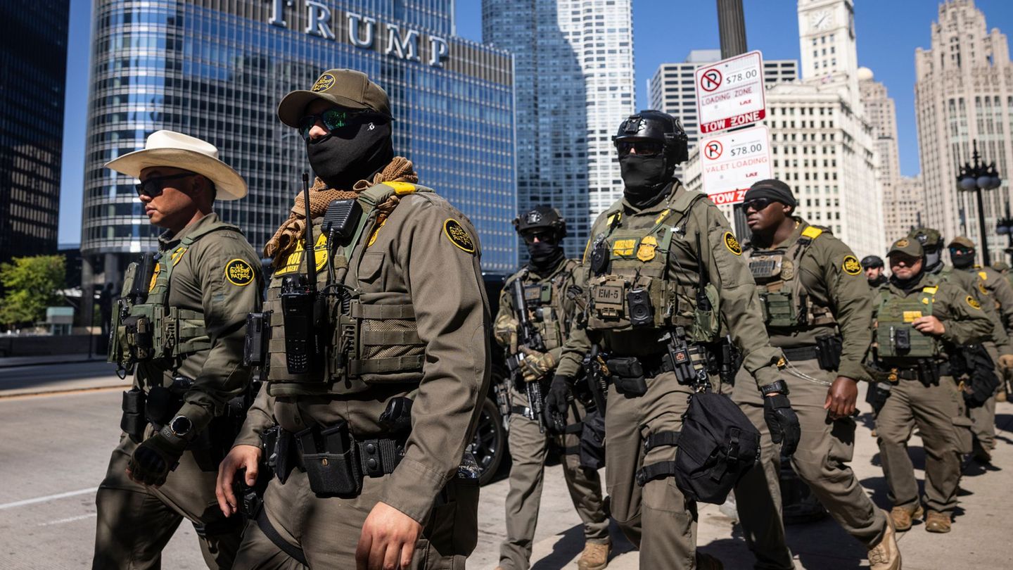 Die Stadt Chicago und der Bundesstaat Illinois klagen gegen die US-Regierung. (Archivbild) Foto: Ashlee Rezin/Chicago Sun-Times/
