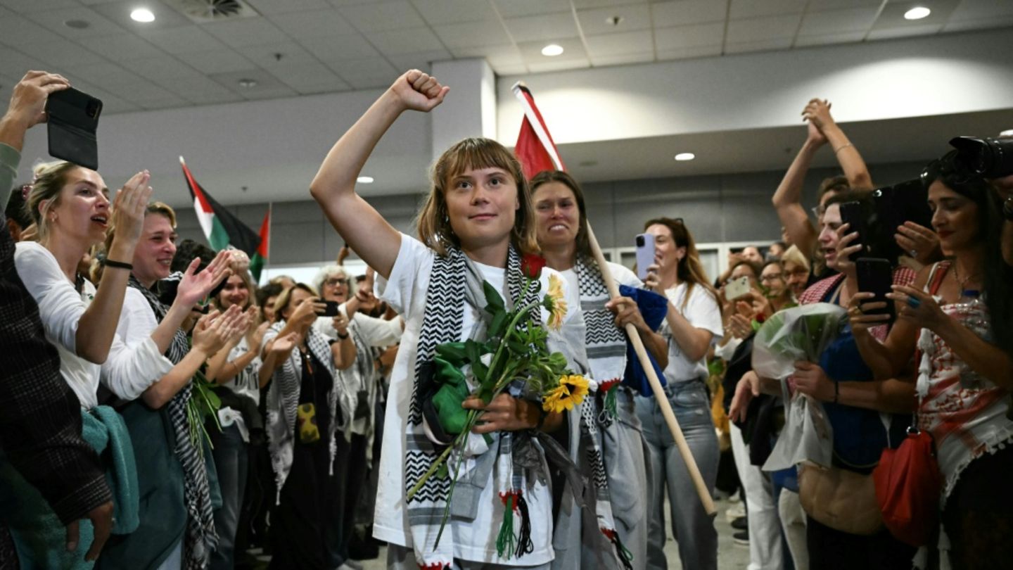 Thunberg und weitere Aktivisten werden in Athen begrüßt
