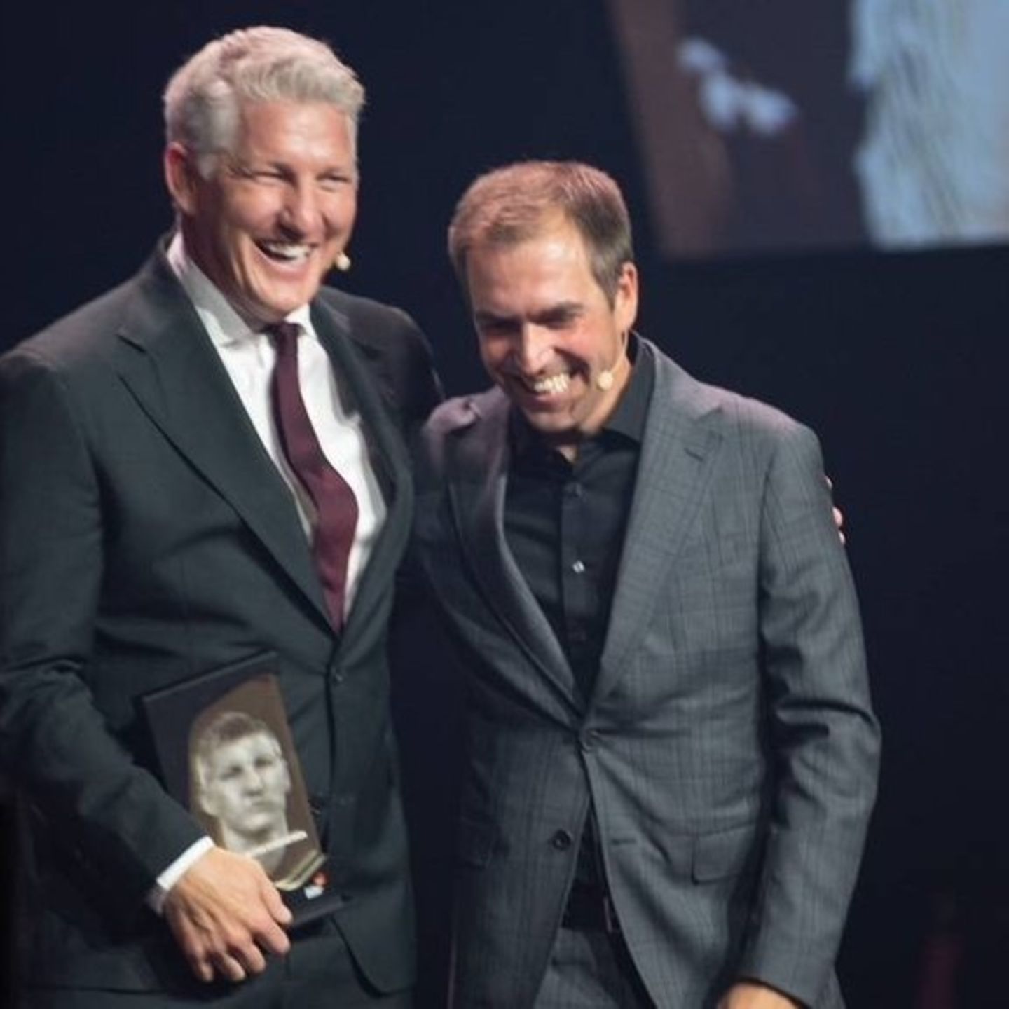 Bastian Schweinsteiger (l.) und Philipp Lahm bei der Gala in Dortmund.