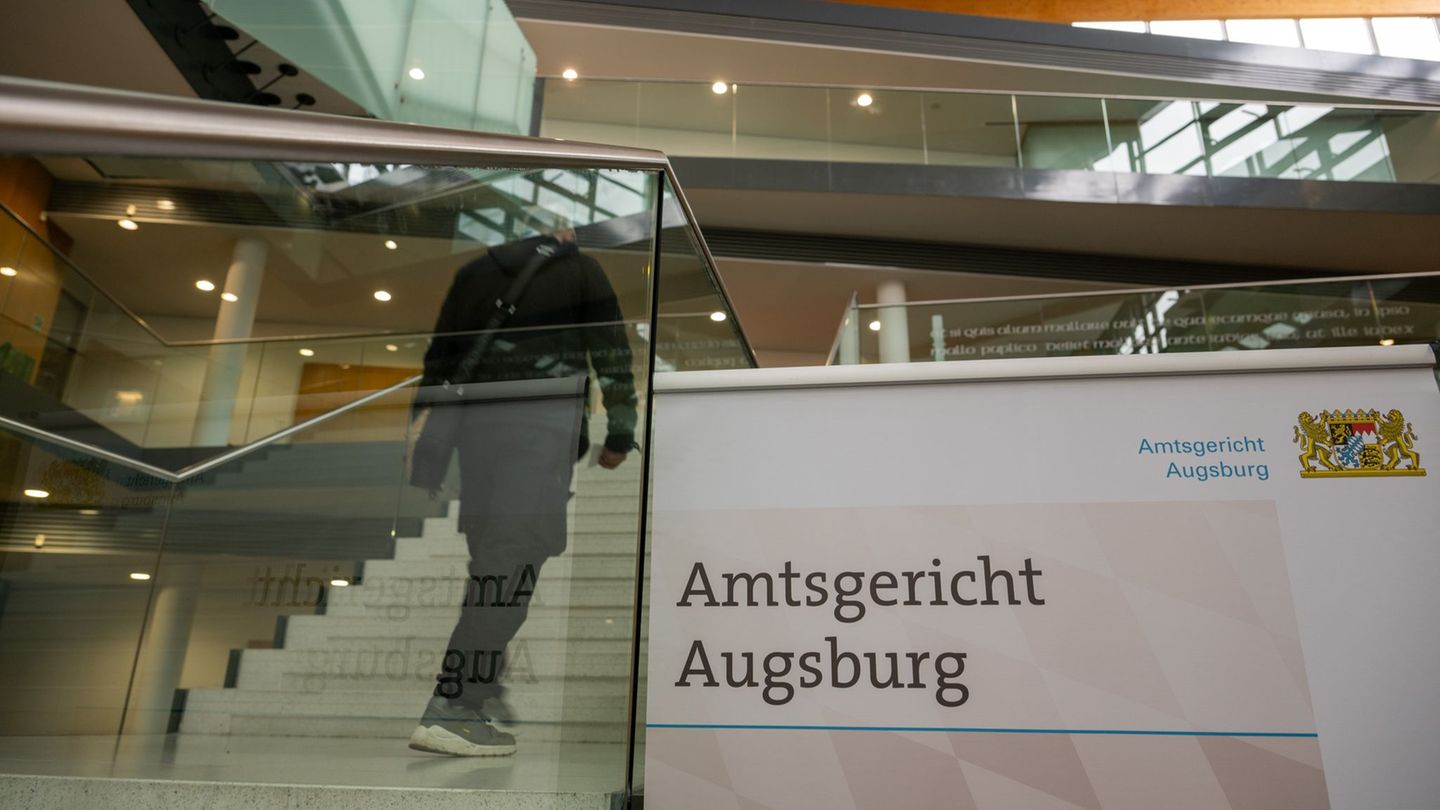 Vor dem Augsburger Amtsgericht ist ein Ex-Sportfunktionär wegen Untreue angeklagt. (Symbolbild) Foto: Stefan Puchner/dpa