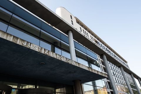 Nach einem tödlichen Angriff mit einer Armbrust in einer Klinik beginnt in Kassel der Mordprozess gegen einen 59-Jährigen. (Arch