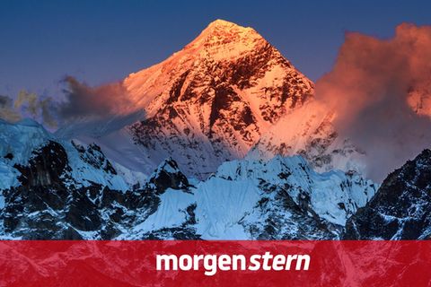 Der Mount Everest im Sonnenuntergang