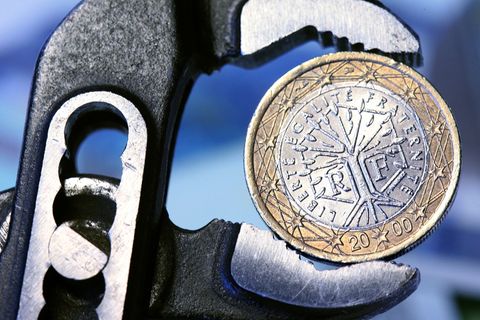 Nehmen Finanzspekulanten Frankreich in die Zange? (Symbolbild) Foto: picture alliance / dpa