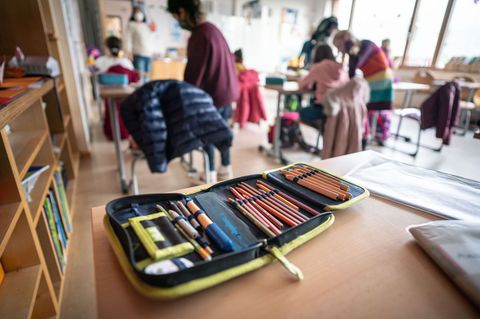 Die Spardebatte in Hessen hat auch die Lehrerausbildung erreicht. (Symbolbild) Foto: Frank Rumpenhorst/dpa