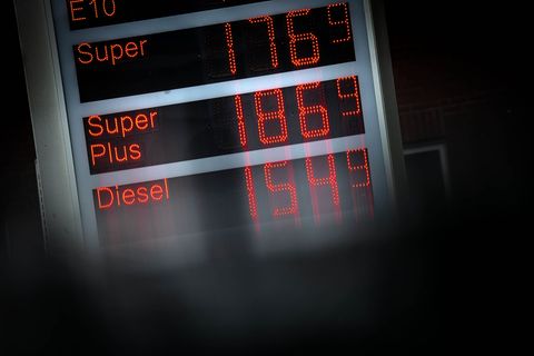 Ein Liter Super für 1,77 Euro - ziemlich teuer. Anderswo war das günstiger zu haben. (Archivbild) Foto: Sina Schuldt/dpa