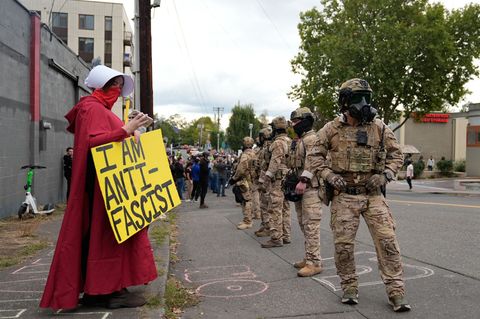 Gegen den Einsatz von Bundesbeamten in Chicago gibt es erhebliche Proteste. Foto: Jenny Kane/AP/dpa