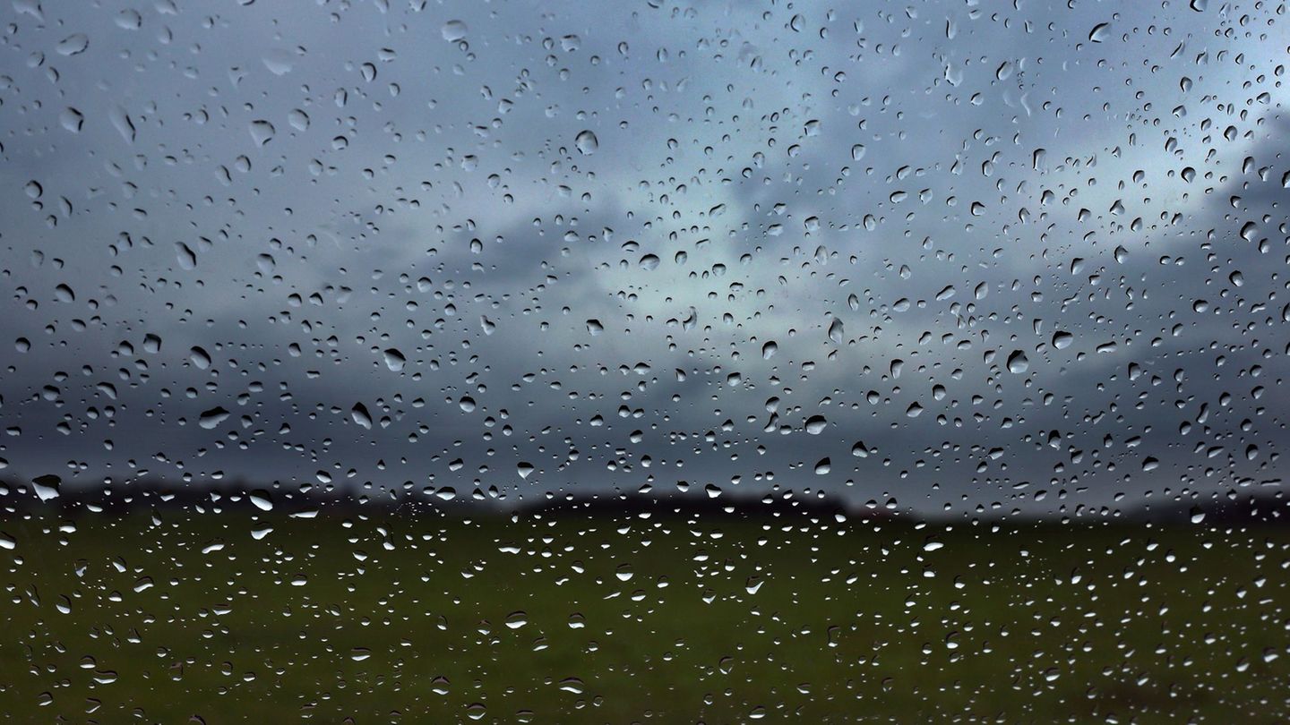 Nach einem feuchten bis nassen Start in den Tag könnte sich später auch mal die Sonne zeigen. (Archivfoto) Foto: Karl-Josef Hild
