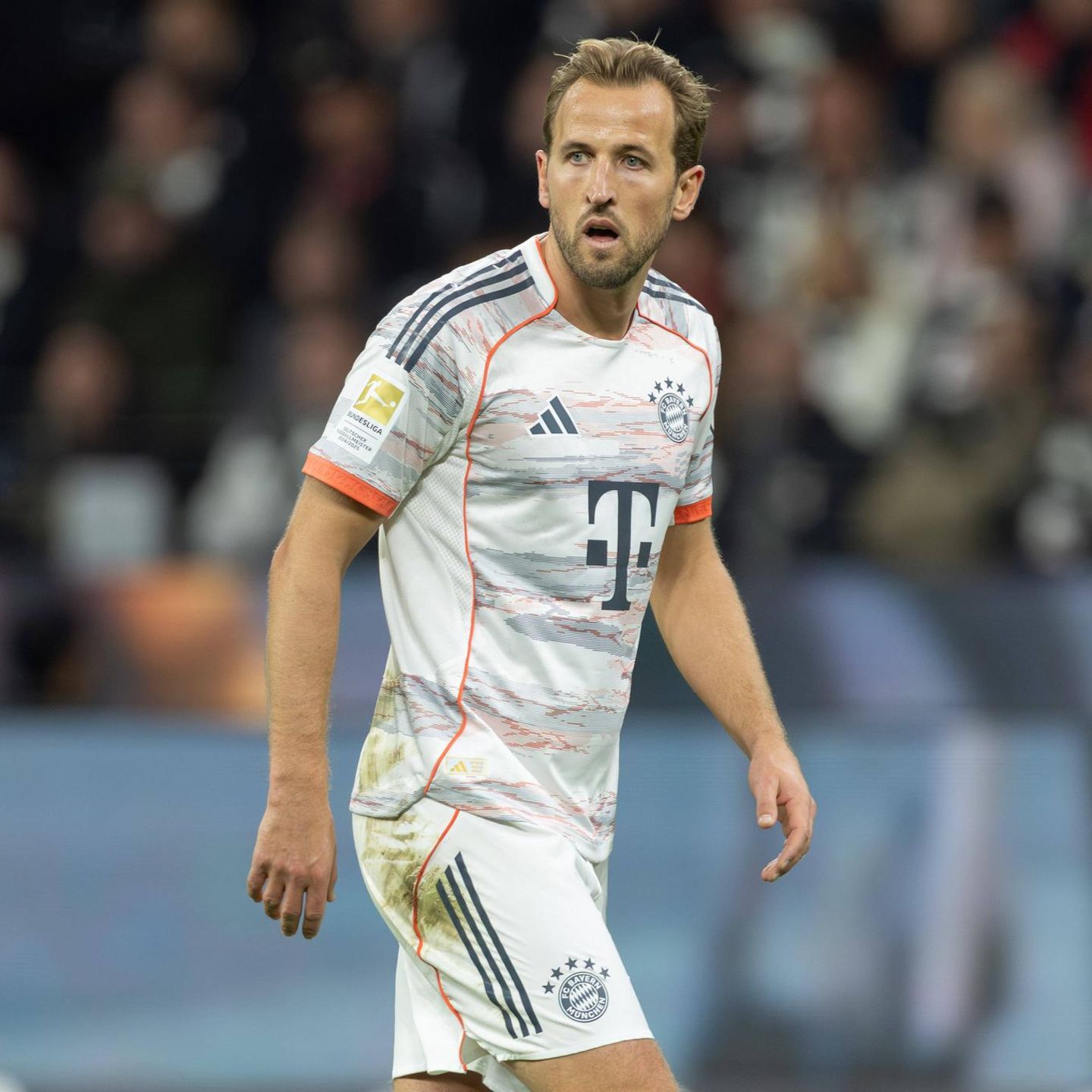 Harry Kane im Auswärtstrikot des FC Bayern