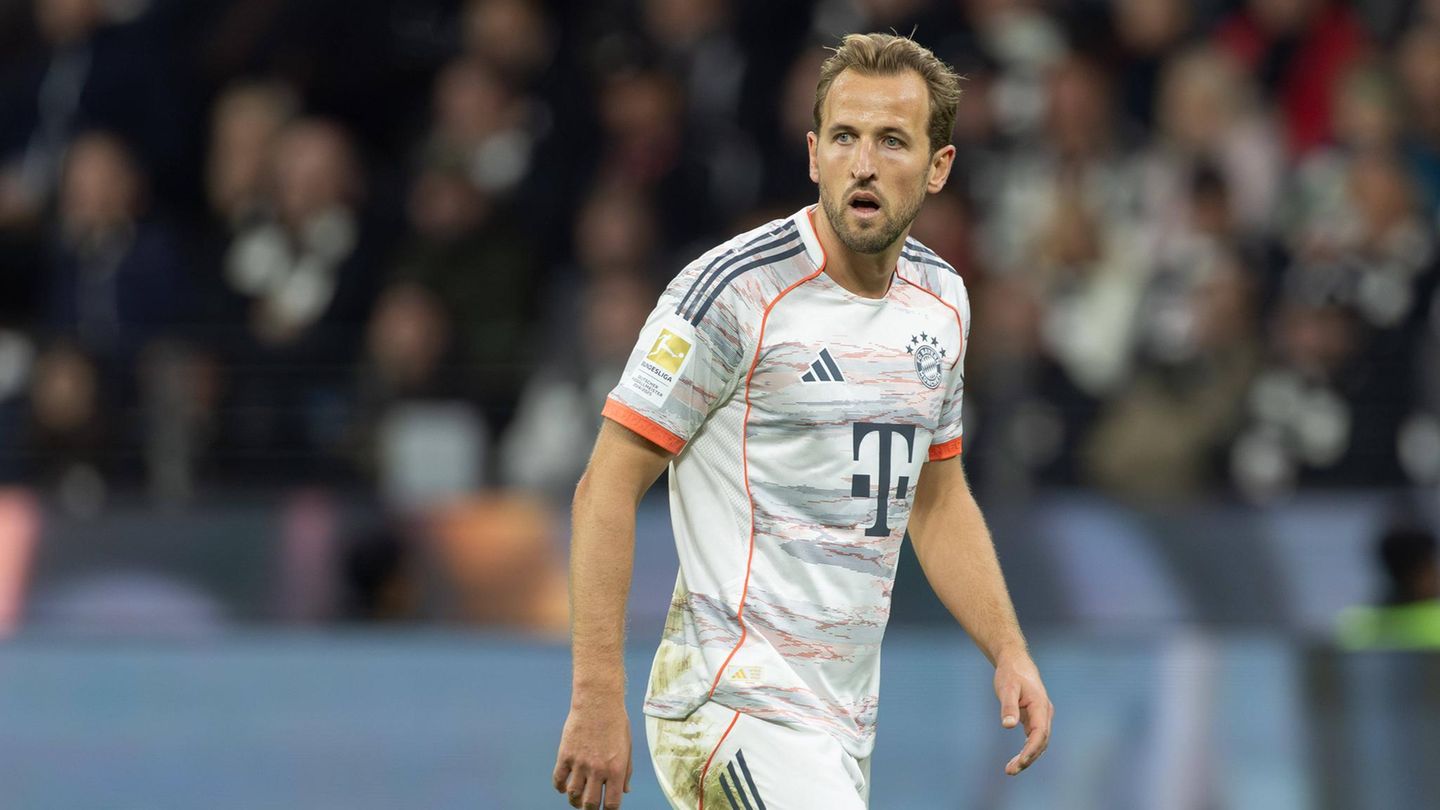 Harry Kane im Auswärtstrikot des FC Bayern