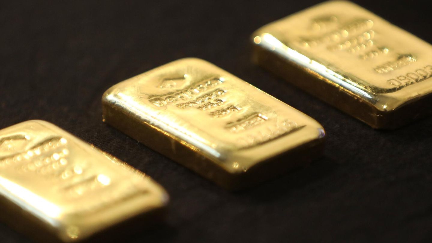 Wer Gold kaufen will, hat zumeist die Wahl zwischen Goldbarren und Münzen