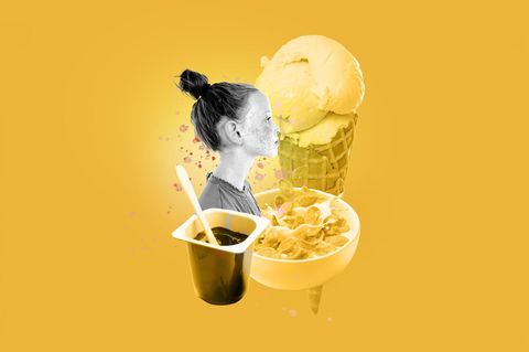 Illustration: Ein Mädchen mit Cornflakes, Eis und Pudding. Es hat Knieschmerzen