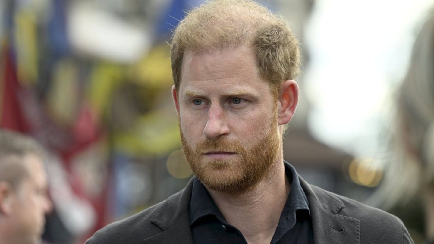 Prinz Harrys Stalkerin hat den Royal auch in der Vergangenheit schon verfolgt - sogar bis Nigeria.