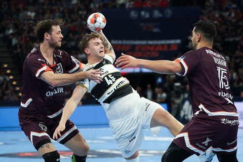 Emil Madsen (M) wird dem THW Kiel bis zum Jahresende fehlen. Foto: Christian Charisius/dpa