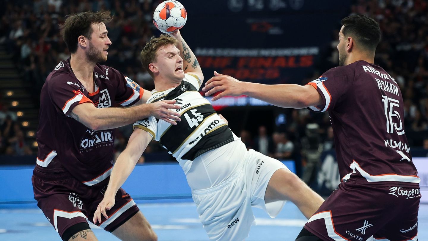 Emil Madsen (M) wird dem THW Kiel bis zum Jahresende fehlen. Foto: Christian Charisius/dpa