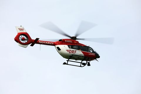 Die schwer verletzte Frau wurde in ein Krankenhaus auf dem Festland geflogen. (Symbolbild) Foto: Jan Woitas/dpa