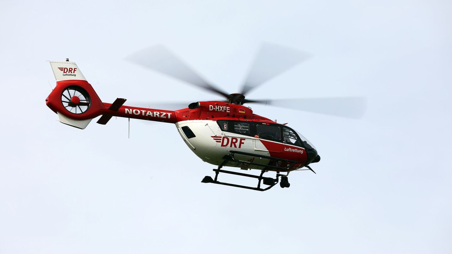 Die schwer verletzte Frau wurde in ein Krankenhaus auf dem Festland geflogen. (Symbolbild) Foto: Jan Woitas/dpa