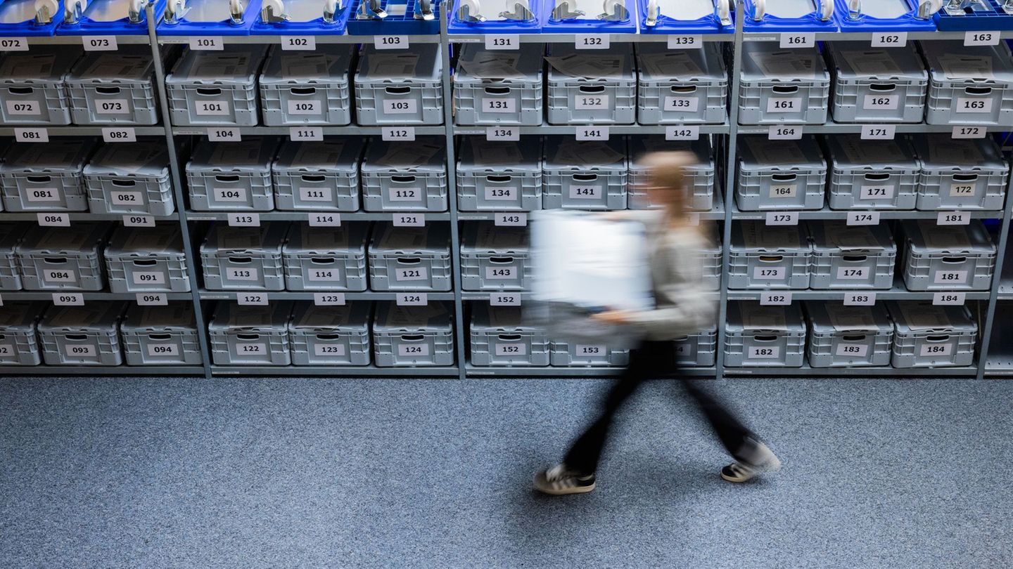 Noch einmal viel Arbeit für die Wahlhelfer: Rund 50.000 Stimmen aus 153 Stimm- und Briefwahlbezirken müssen neu ausgezählt werde