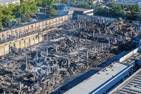 Bei dem Brand ist ein Millionenschaden entstanden. (Archivbild) Foto: Jason Tschepljakow/dpa