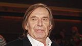 Der Journalist und Kolumnist starb am 7. Oktober im Alter von 82 Jahren. Mit seiner Kolumne "Post von Wagner" in der "Bild"-Zeitung zählte er über viele Jahrzehnte zu den bekanntesten deutschen Kolumnisten. Geboren wurde Wagner als Lehrerkind am 7. August 1943 im heutigen Tschechien. Seine Mutter flüchtete mit ihm und seinem Bruder. Der Vater war im Krieg. Wagner wuchs in Regensburg auf, absolvierte ein Volontariat bei der "Nürnberger Zeitung" und arbeitete später als Reporter in München für "Bild"