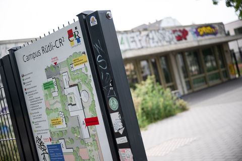 Die Gemeinschaftsschule auf dem Rütli Campus ist erneut in die Schlagzeilen geraten. (Archivbild) Foto: Sebastian Christoph Goll