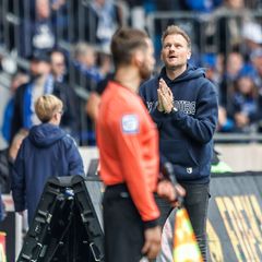 Trainer Markus Fiedler bekommt sein Team nicht in die Erfolgsspur. (Archivbild) Foto: Andreas Gora/dpa