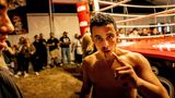 Boxbude: Teilnehmer Nefah nach dem Kampf mit blutiger Nase
